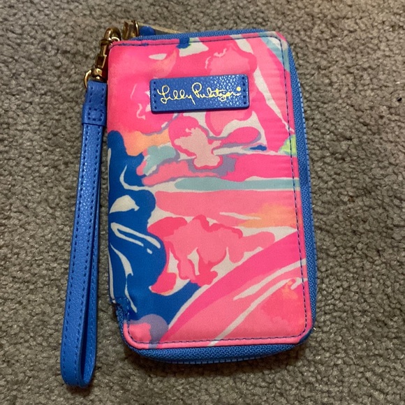 Lilly Pulitzer Handbags - Lilly Pulitzer Pink Blue Floral Zip Wristlet Wallet